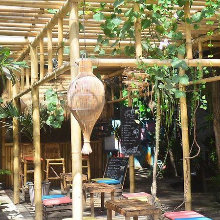 Mango Tree House Hotel Gili Trawangan Buitenkant foto